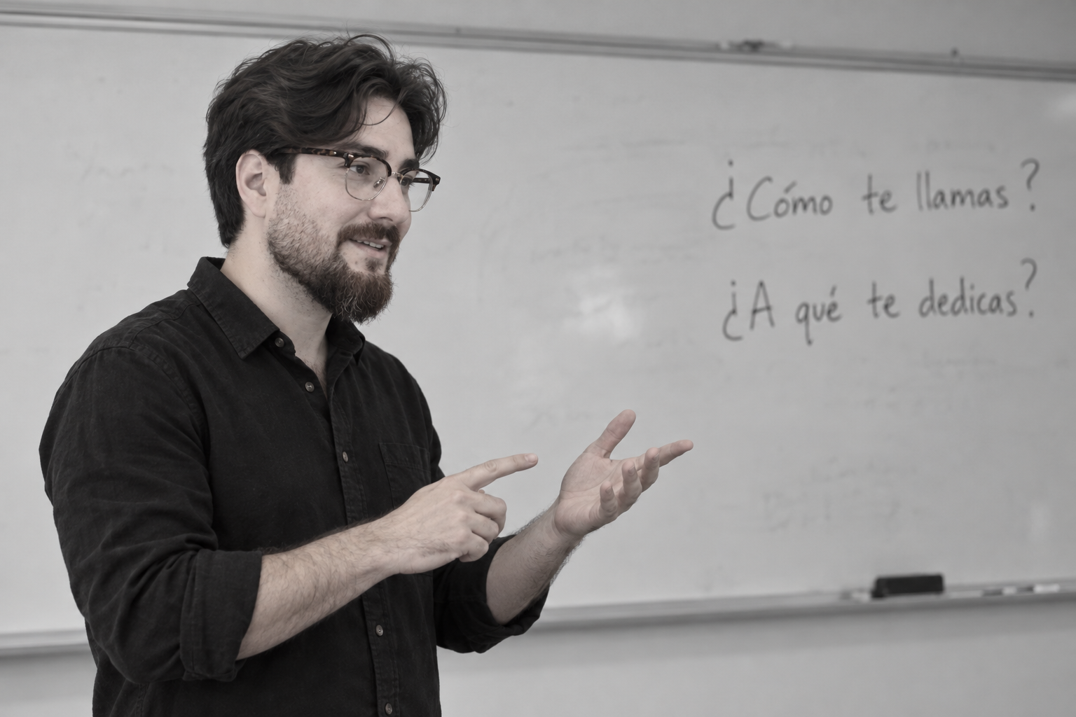 Augusto ensinando espanhol em sala de aula